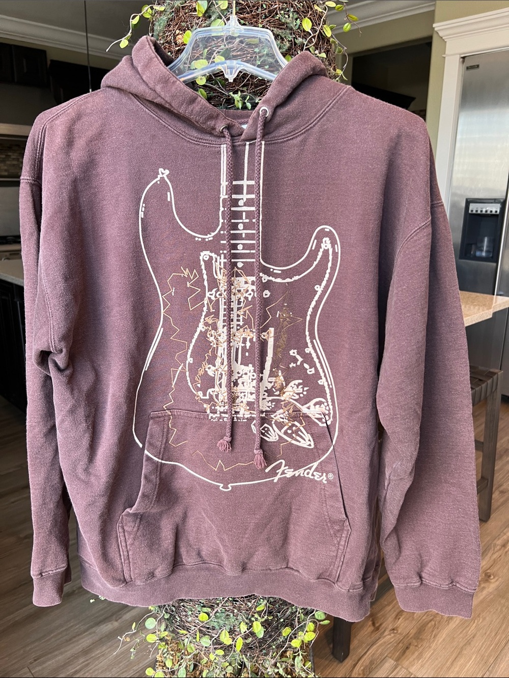 🎸 Fender Men’s Brown Crewneck Hoodie with Guitar Graphic Sz MED